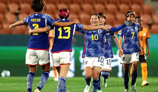 在欧冠小组赛1-1战平埃因霍温头名出线后，阿森纳主帅阿尔特塔在接受采访时表示，自己真的很喜欢球队在每一场比赛中的表现。